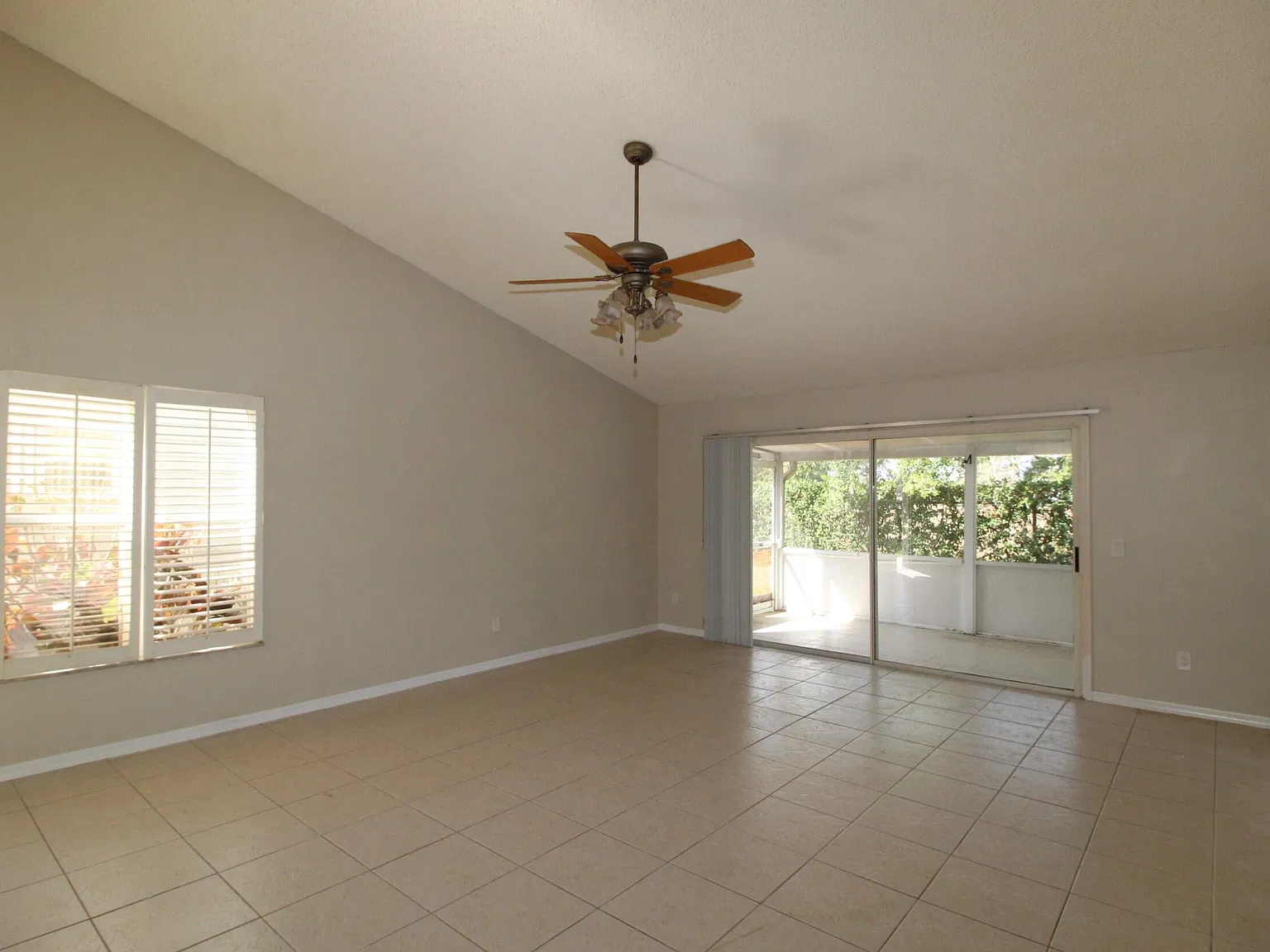 2 bed, 2.0 bath, 1181 sqft, $1,900 — Photo 3