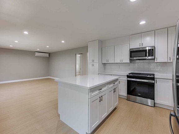 4th image of 313 & 325 W 17th St #313F