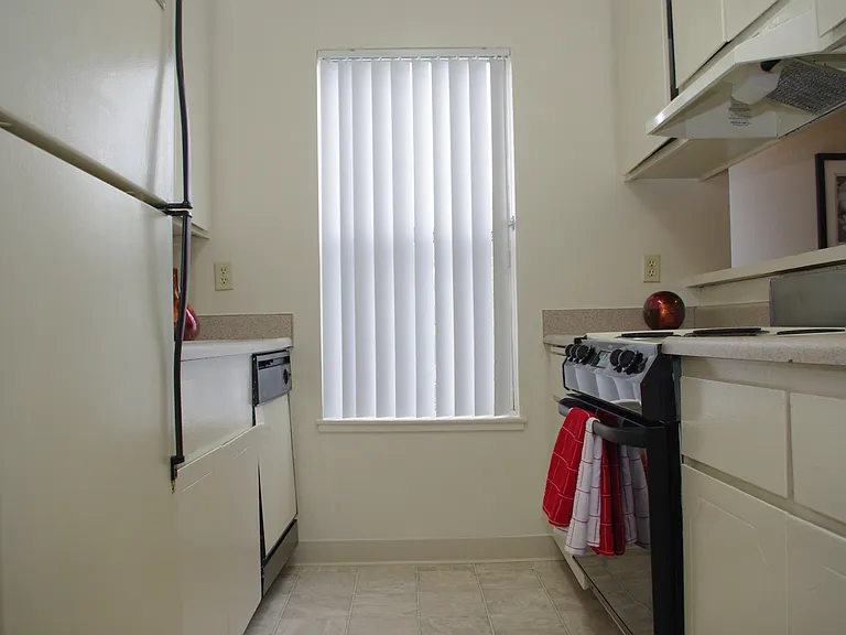 Park Haven Apartments — Photo 7