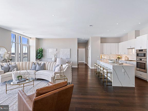 2nd image of 925 N Fairfax St #Penthouse 02