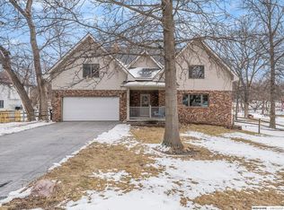 6101 S 49th St, Omaha, NE 68117