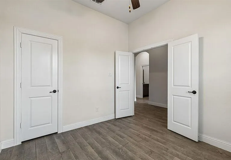 2513 Loudon St W — Photo 15