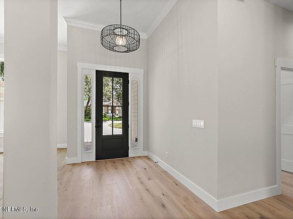 3rd image of 403 S MILL VIEW Way