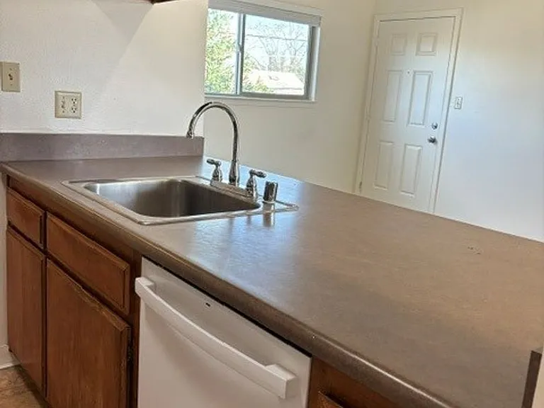 3100 Jersey Way — Photo 5