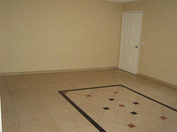 3rd image of 140 Greenbriar Townhouse Way