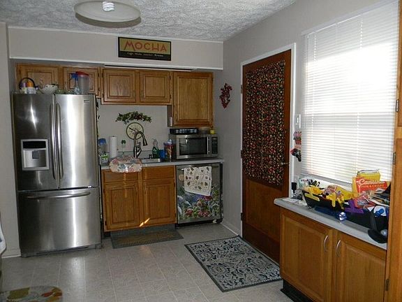 3rd image of 303 W Torrance Ave