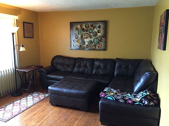 3rd image of 411 W Oak St