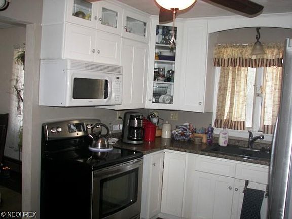 5th image of 733 Main St