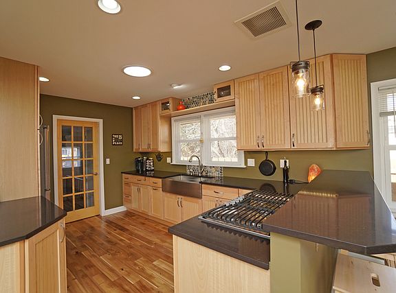 5th image of 1404 W Brown St