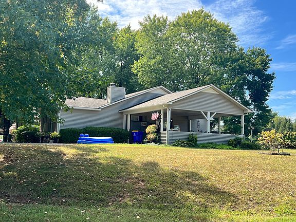 3rd image of 1901 Steeplechase Ct #B