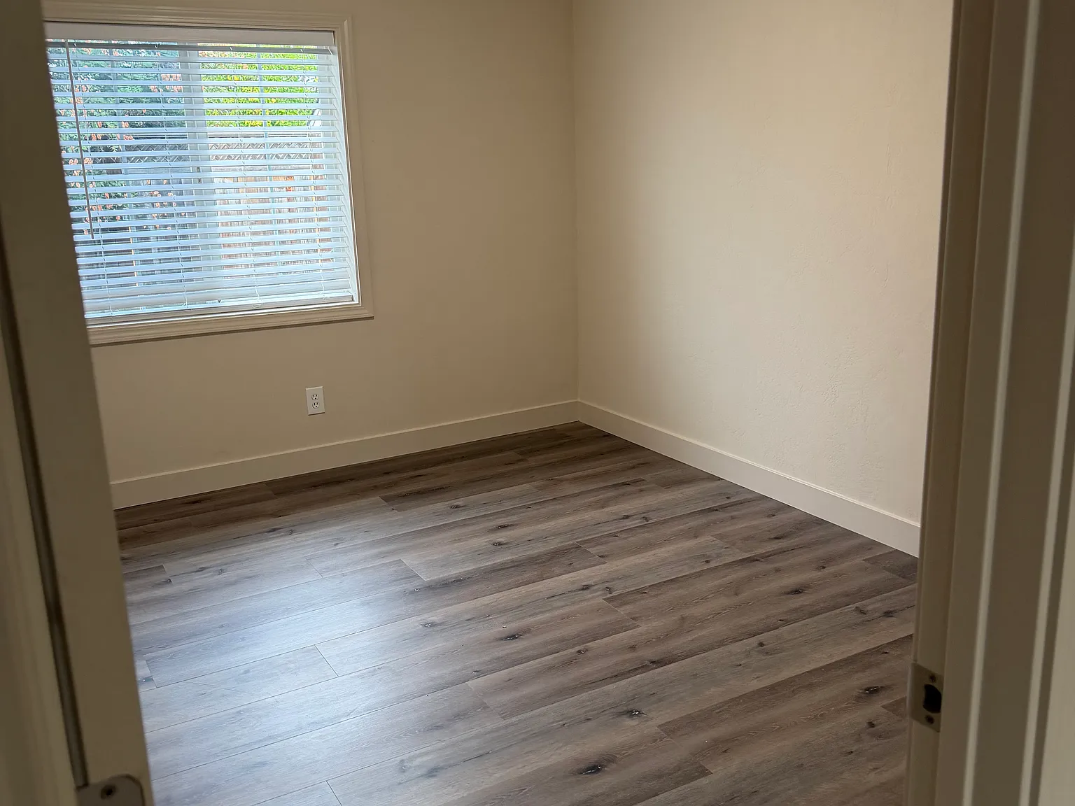 2 bed, 700 sqft, $2,400 — Photo 4