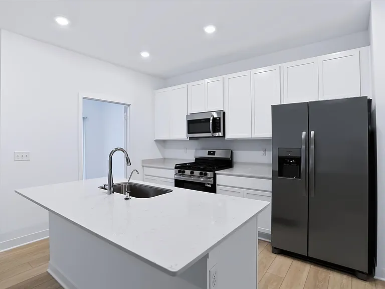 406 Monarch Ln — Photo 5