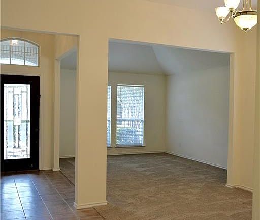 4th image of 725 Silverbrook Dr