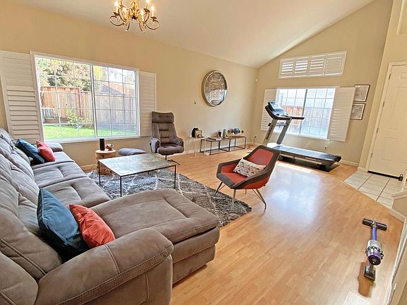 3rd image of 3339 Bel Mira Way