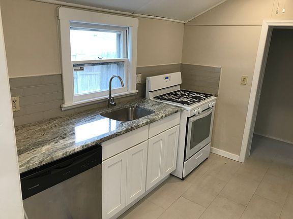 5th image of 334 Elizabeth Ave