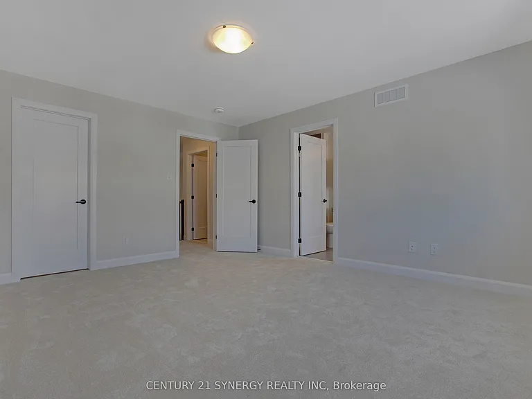 708 SE Taliesin Cres — Photo 4