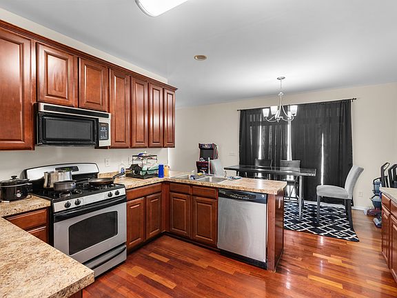5th image of 302 Cress Creek Trl