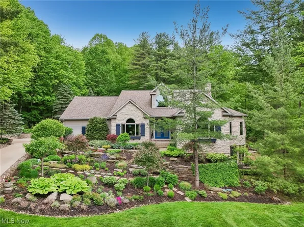 10405 Flat Rock Dr, Chardon, OH 44024