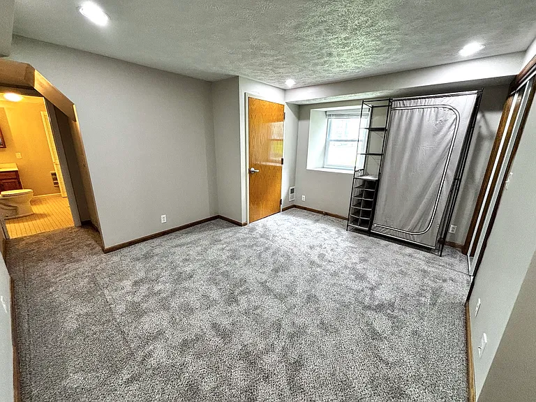 553 Foundry St — Photo 15