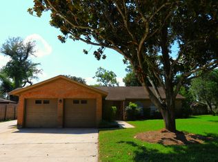 110 Pine St, Lake Jackson, TX 77566