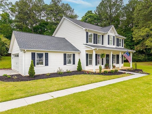 2nd image of 226 Charles Dr NE