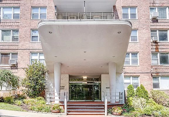 3rd image of 4555 Henry Hudson Pkwy #1006
