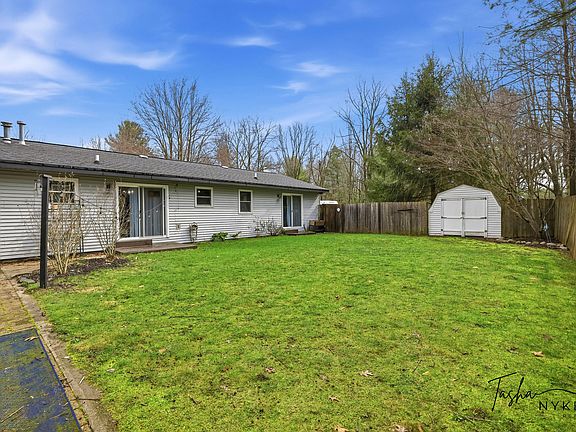 3rd image of 2467 Fenner Rd