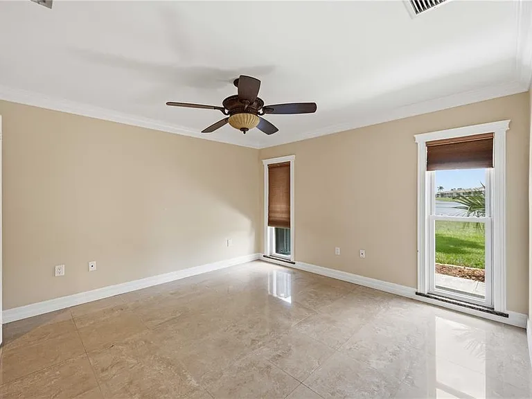 1714 Claw Ct — Photo 12