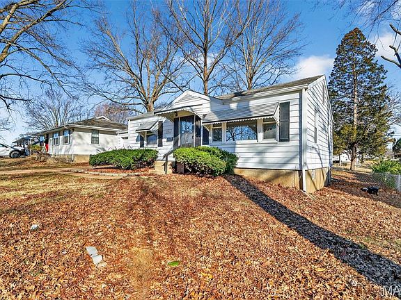 3rd image of 1501 Golden Dr