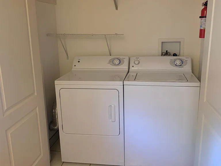 1090 Poplar Ave — Photo 3