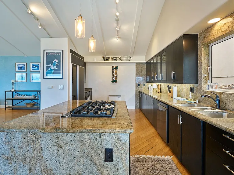 151 Napoleon St — Photo 16