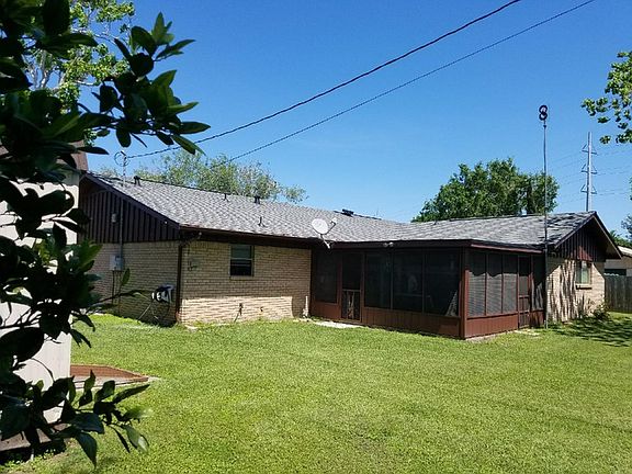 5th image of 409 Westwood Dr