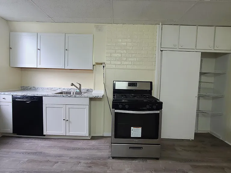 302 Summit Ave #1 — Photo 11