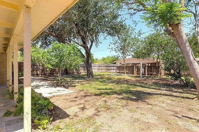 1524 Primrose Ave — Photo 10