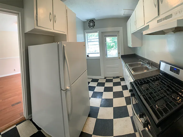 1684 Valley Ave — Photo 33