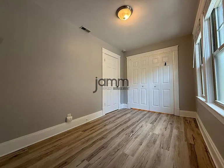 1441 W 58th St #1 — Photo 15