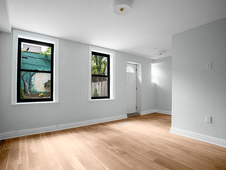 29 Herkimer St #1 — Photo 4