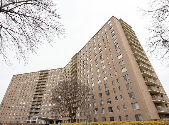2nd image of 7061 N Kedzie Ave Suite 506