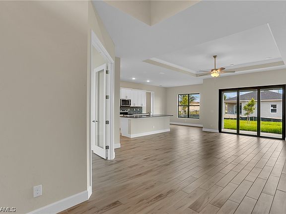 5th image of 917 NE 13th Ave