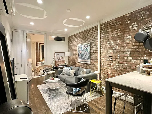 Rented by Avenues Real Estate | media 2