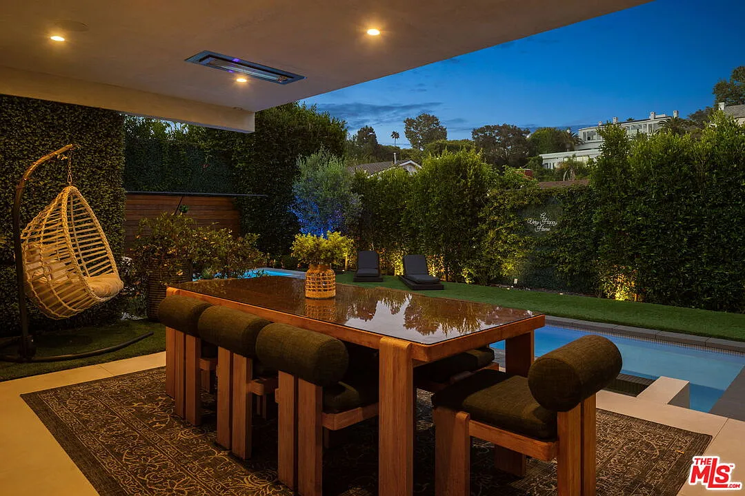 5 bed, 6.0 bath, 5500 sqft, $37,500 — Photo 2