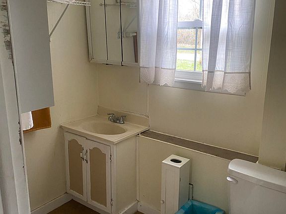 4th image of 26619 Edison Rd