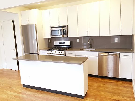 4th image of 3303 Ditmars Blvd