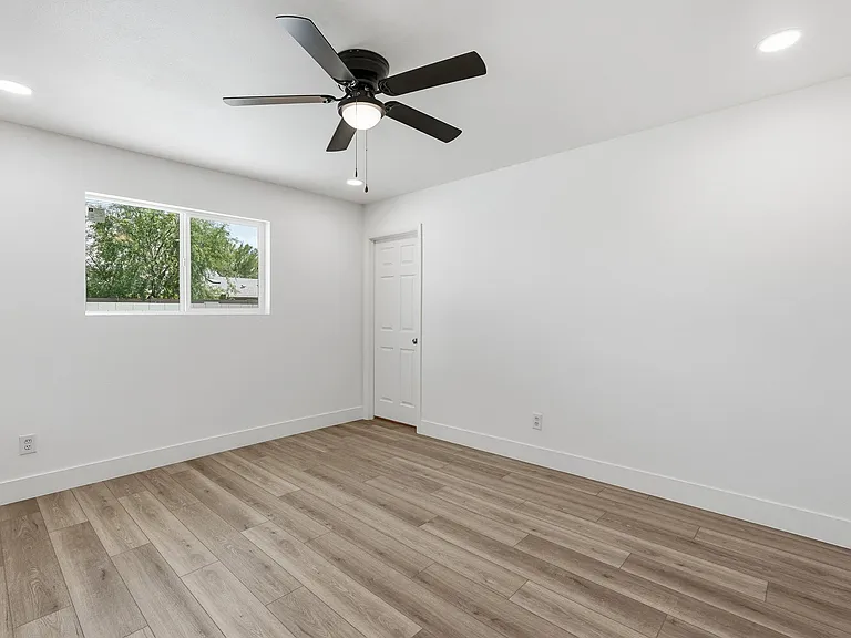 209 E Cairo Dr — Photo 20