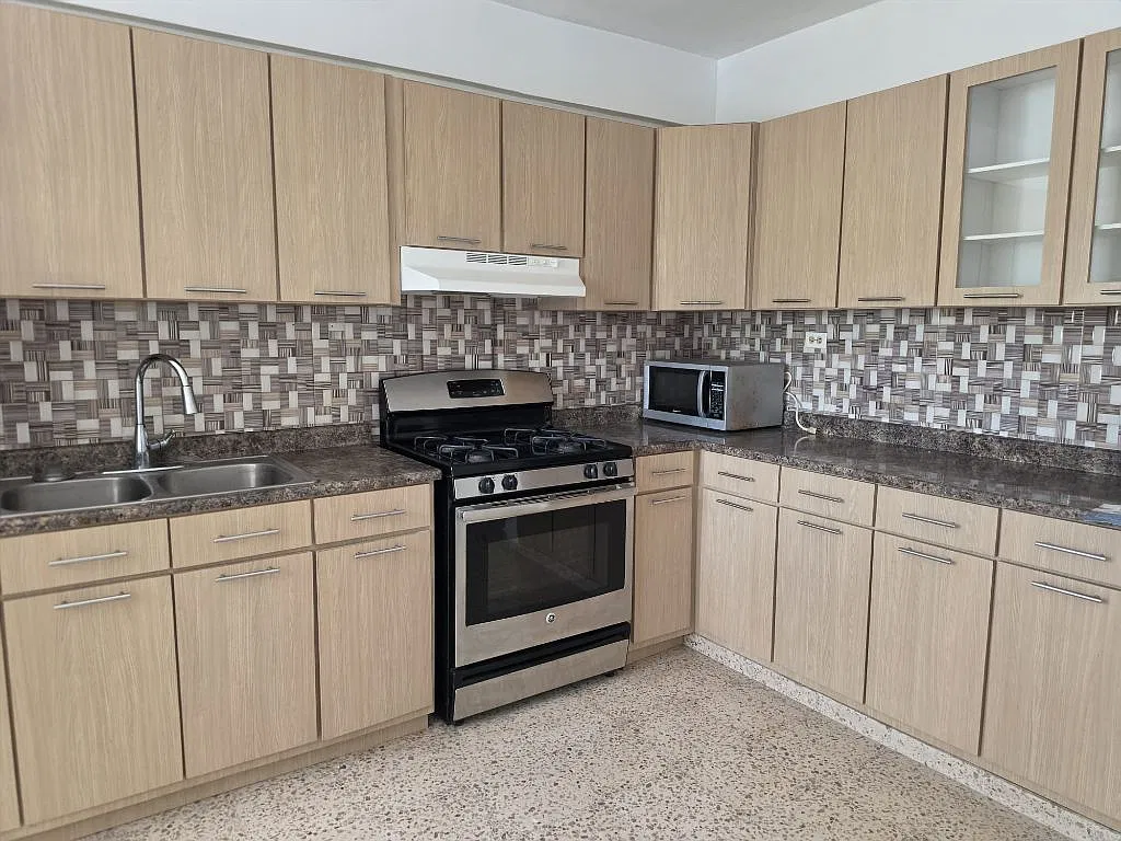 1 bed, 1.0 bath, 1000 sqft, $1,000 — Photo 2