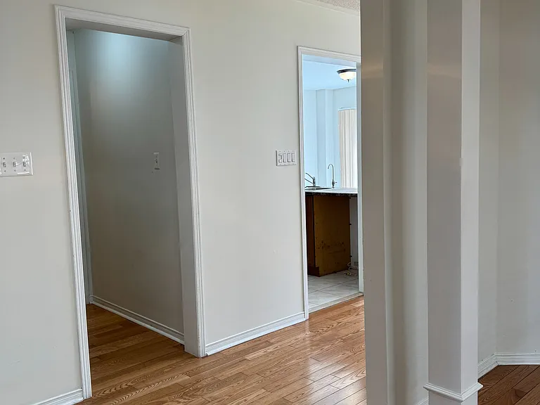58 Brentcliff Dr #UPPER — Photo 17
