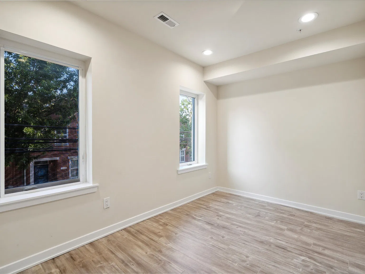 5 bed, 4.5 bath, $3,300 — Photo 2