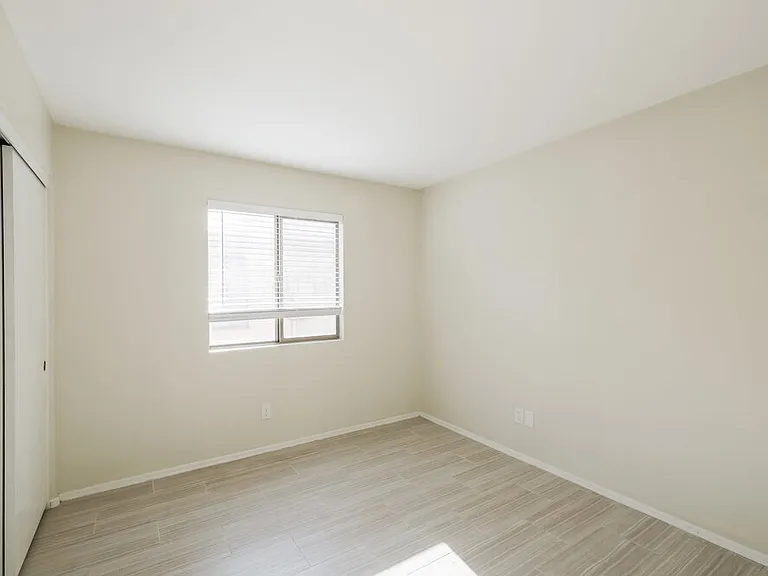 10559 W Amelia Ave — Photo 13