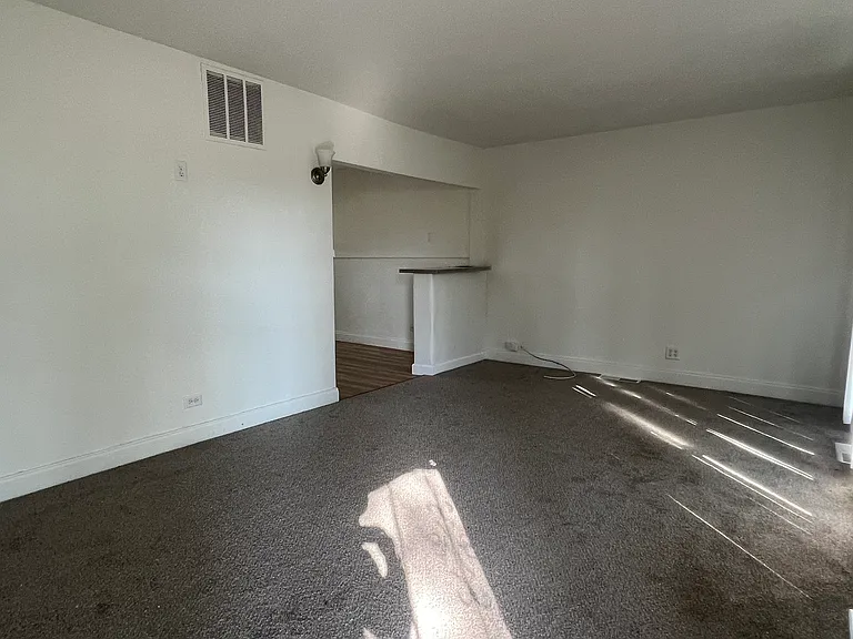 1490 Burnham Ave — Photo 2