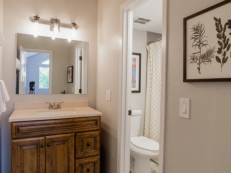 Upstairs full bath